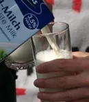 Milch im Gulli statt im Glas - Proteste nehmen zu 
