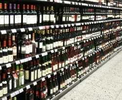 Wein im Supermarktregal