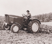 John Deere Traktor 500 (36 PS) im Feldeinsatz